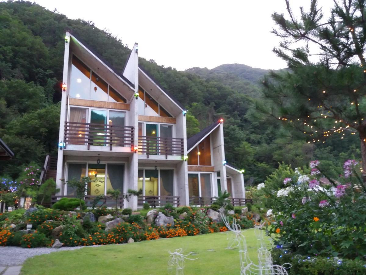 Moon On The Cloud Villa Yeongwol Екстериор снимка