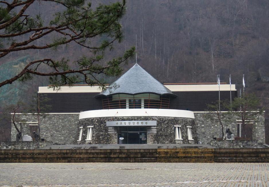 Moon On The Cloud Villa Yeongwol Екстериор снимка