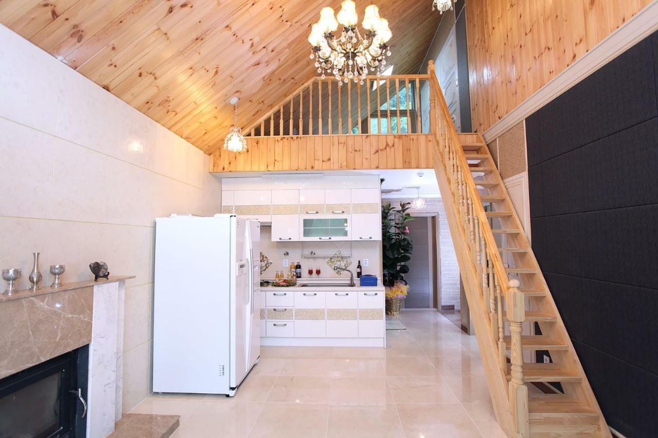 Moon On The Cloud Villa Yeongwol Екстериор снимка