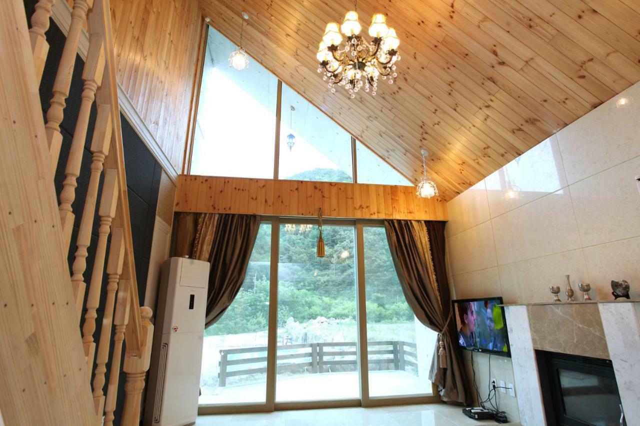 Moon On The Cloud Villa Yeongwol Екстериор снимка