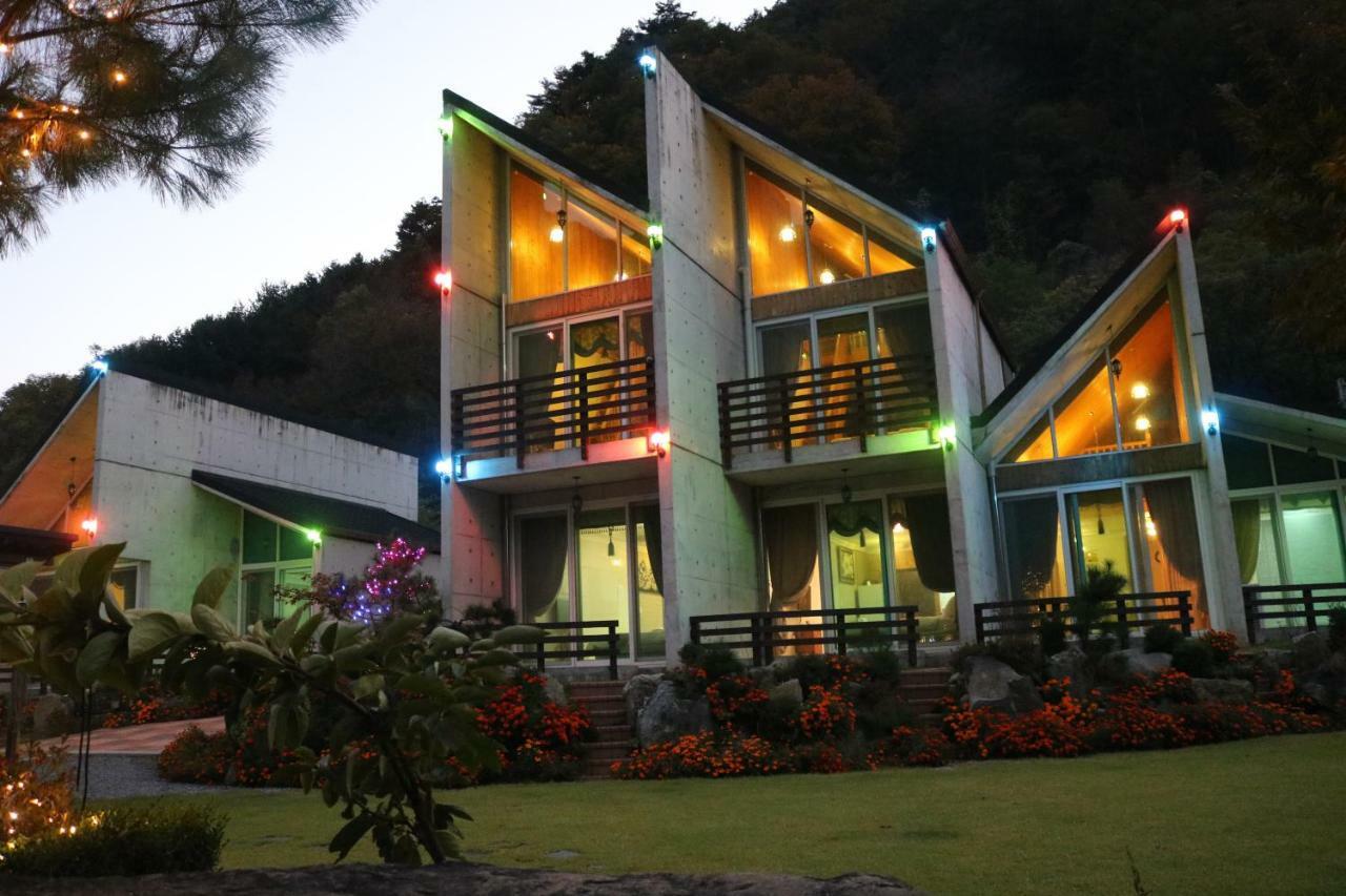 Moon On The Cloud Villa Yeongwol Екстериор снимка