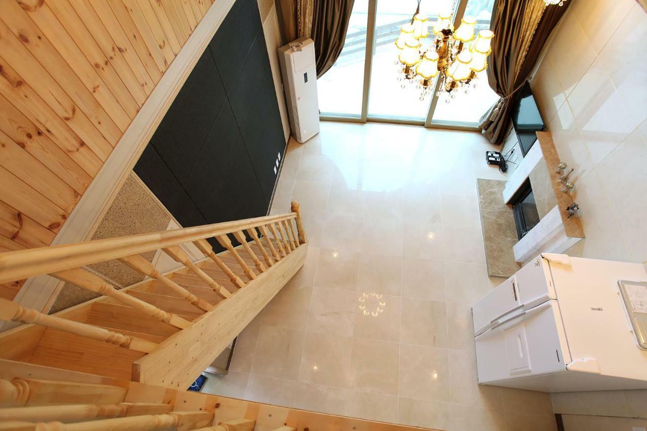 Moon On The Cloud Villa Yeongwol Екстериор снимка
