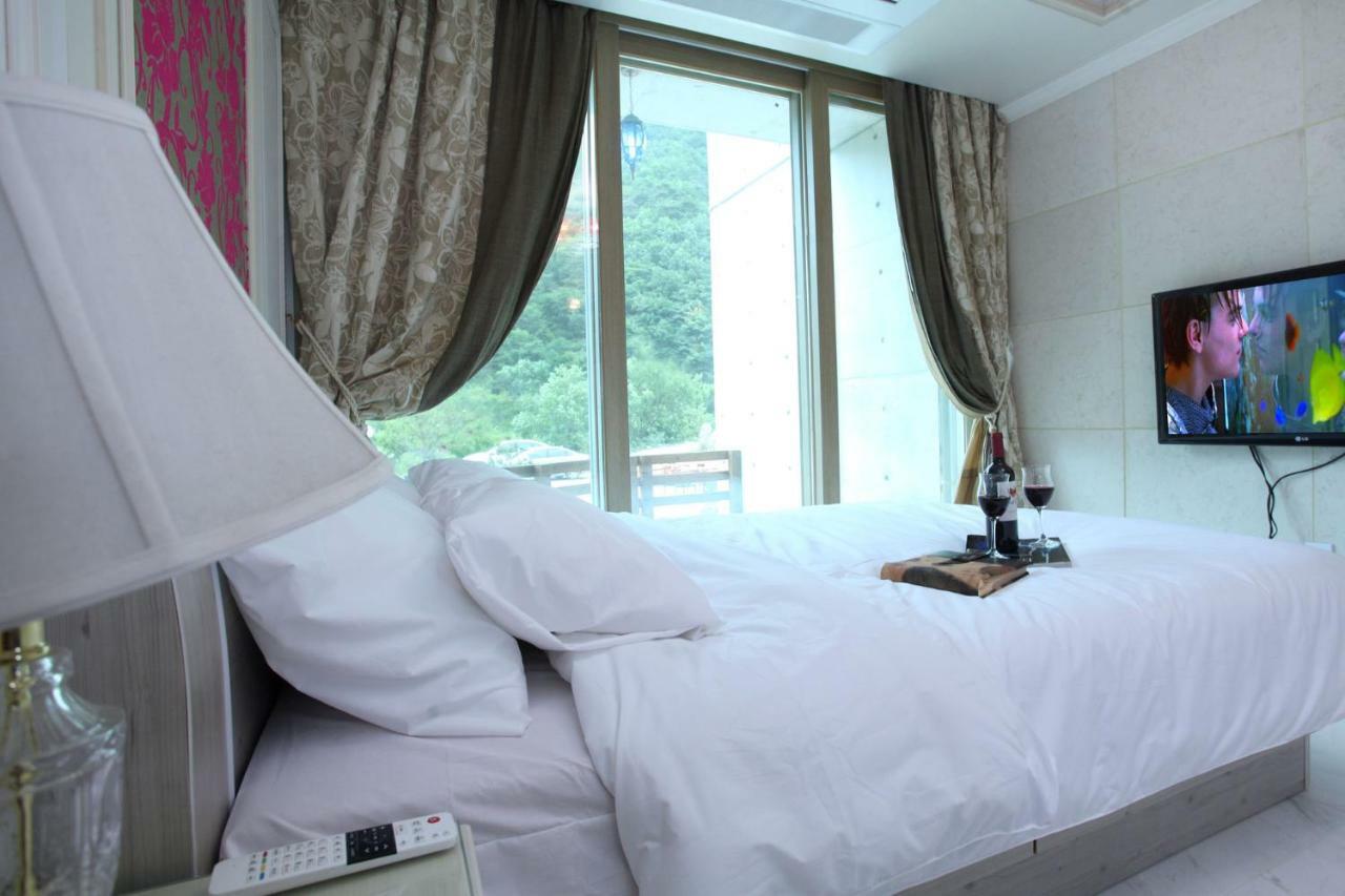Moon On The Cloud Villa Yeongwol Екстериор снимка